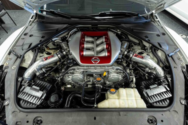2014 Nissan GT-R Black Edition Image 14