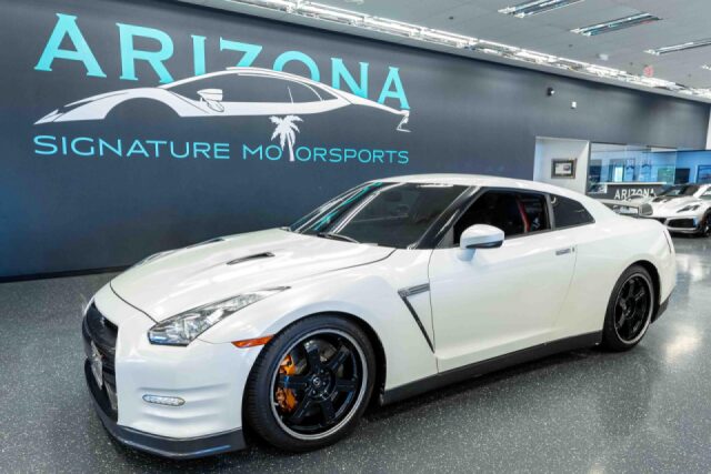 2014 Nissan GT-R Black Edition Image 1