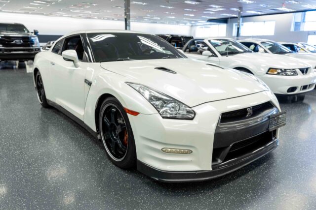 2014 Nissan GT-R Black Edition Image 3