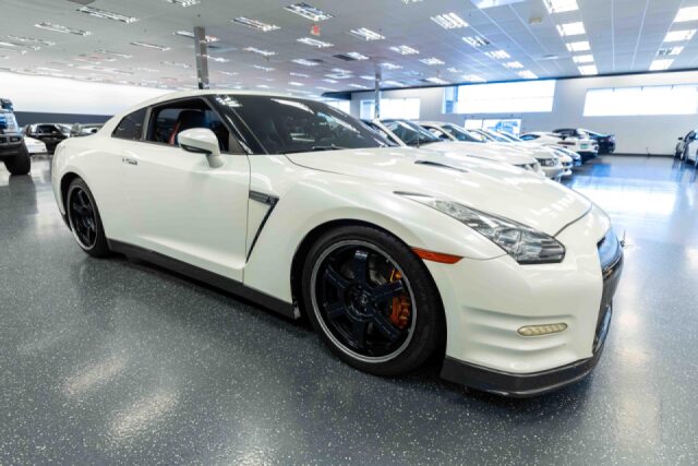 2014 Nissan GT-R Black Edition Image 4