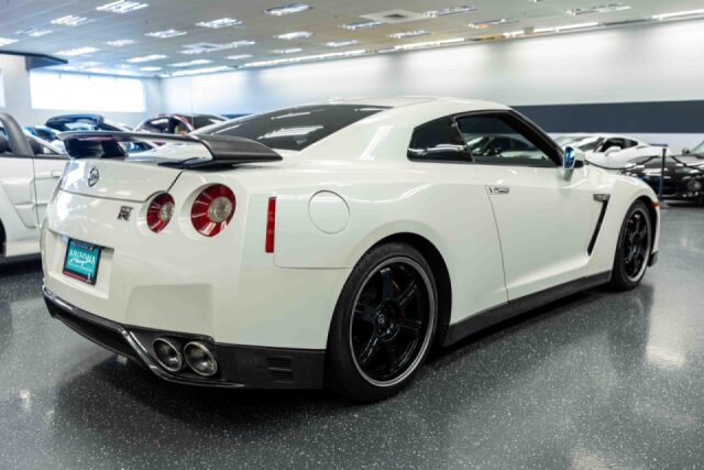 2014 Nissan GT-R Black Edition Image 5