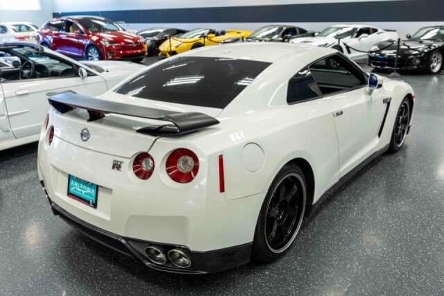 2014 Nissan GT-R Black Edition Image 6