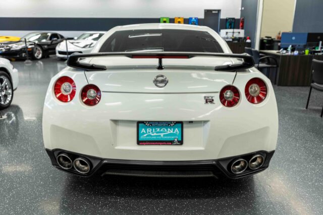 2014 Nissan GT-R Black Edition Image 7