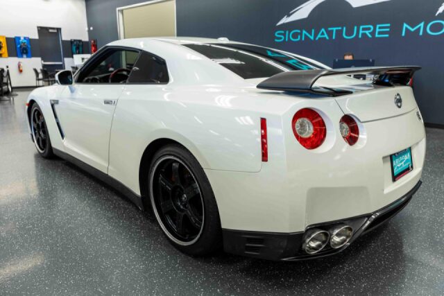 2014 Nissan GT-R Black Edition Image 8