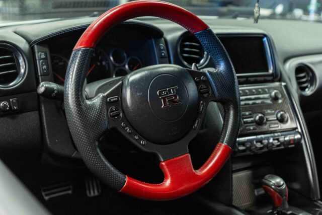 2014 Nissan GT-R Black Edition Image 10